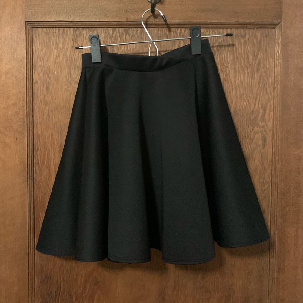 Black skater skirt